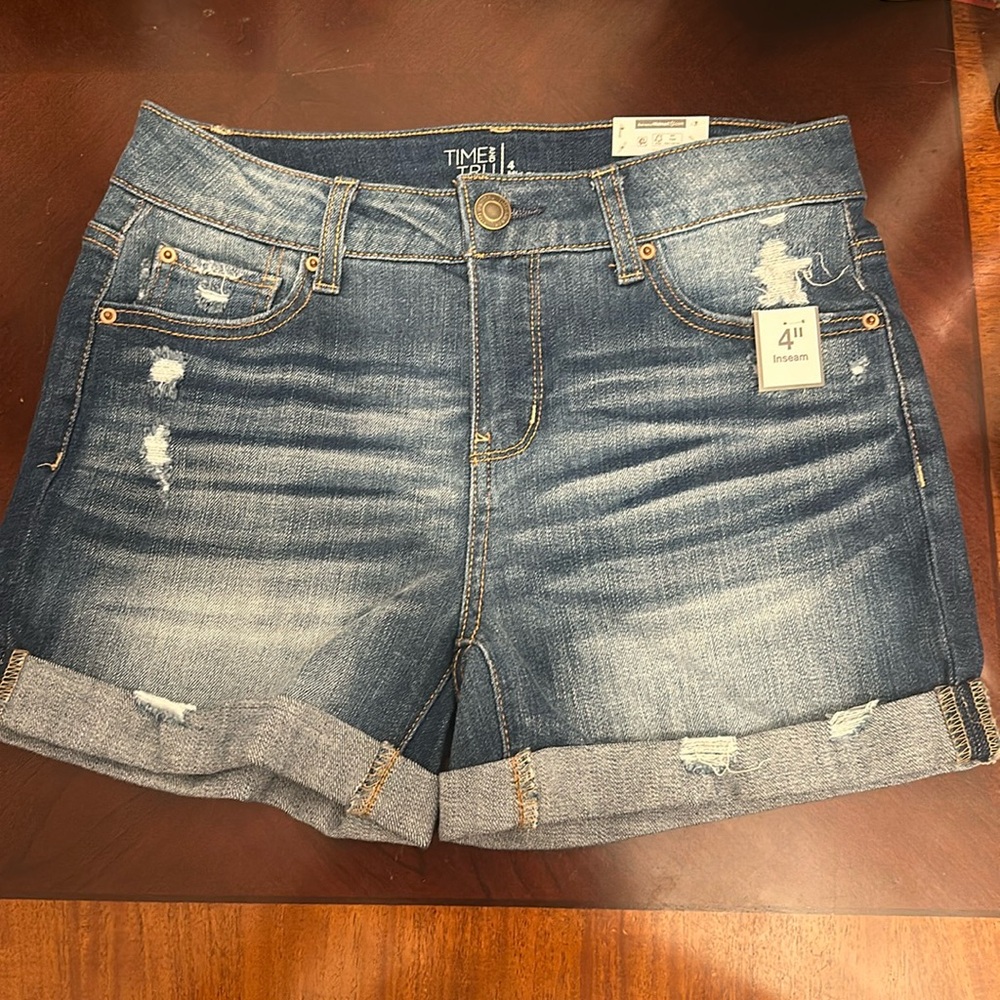 Cute denim shorts.
